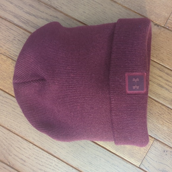 Under Armour Halftime Ribbed Beanie Hat (Very Good Condition) - Picture 1 of 3